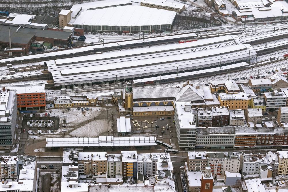 Luftbild Hagen - Winter - Landschaft vom mit Schnee Hauptbahnhof der Deutschen Bahn in Hagen in Nordrhein-Westfalen