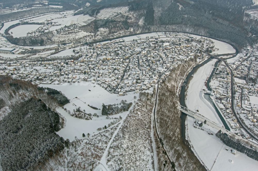 Meschede aus der Vogelperspektive: Winter - Landschaft des Stadtgebietes von Meschede im Bundesland Nordrhein-Westfalen