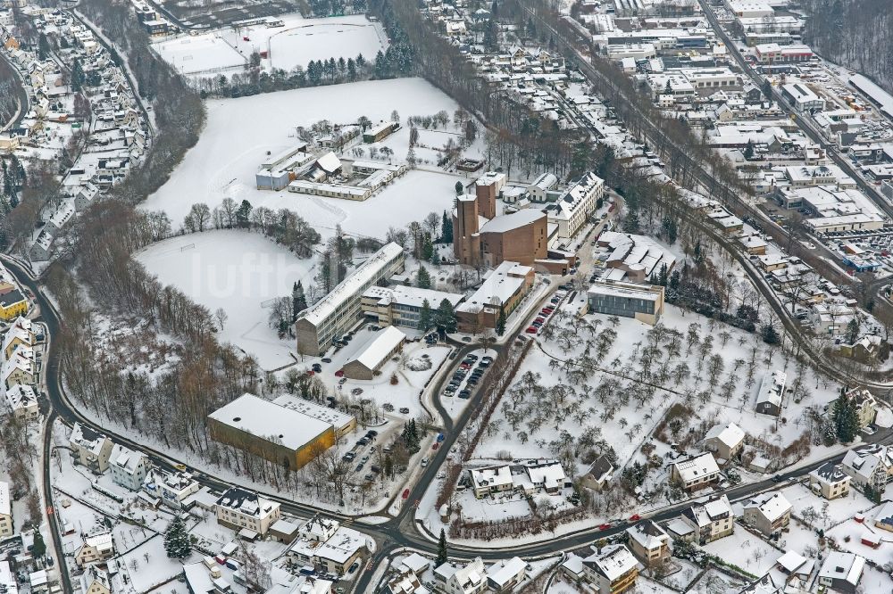 Meschede von oben - Winter - Landschaft des Stadtgebietes von Meschede im Bundesland Nordrhein-Westfalen