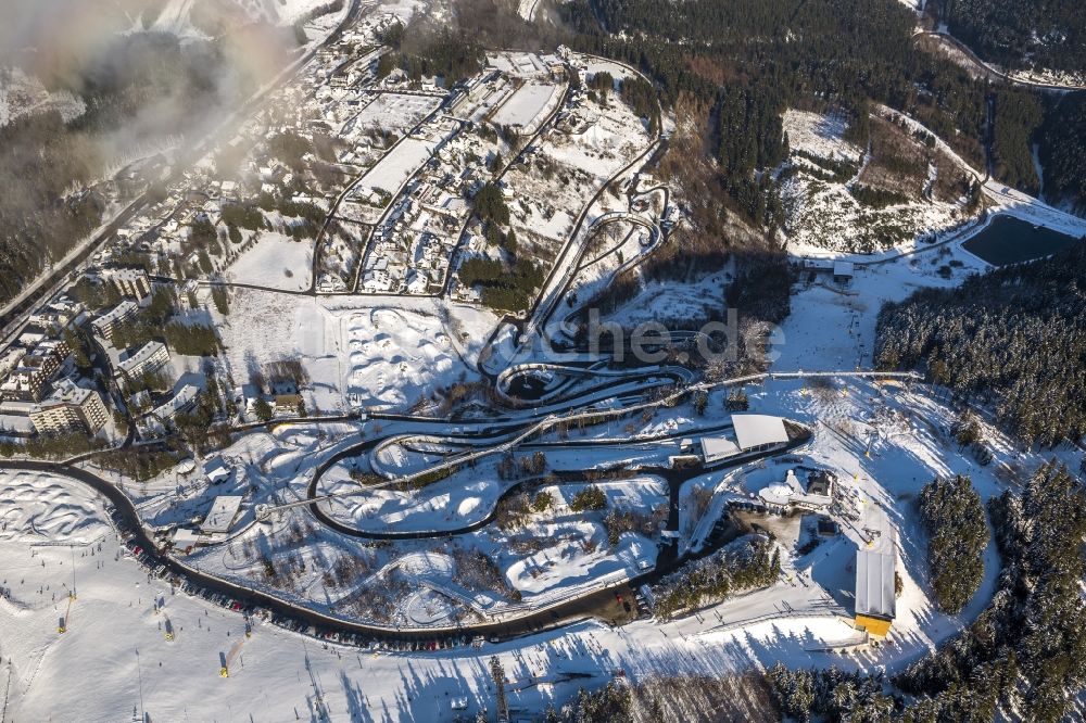 Luftaufnahme Winterberg - Winter Landschaft von Winterberg mit der Bobbahn Winterberg im Hochsauerlandkreis HSK im Bundesland Nordrhein-Westfalen NRW