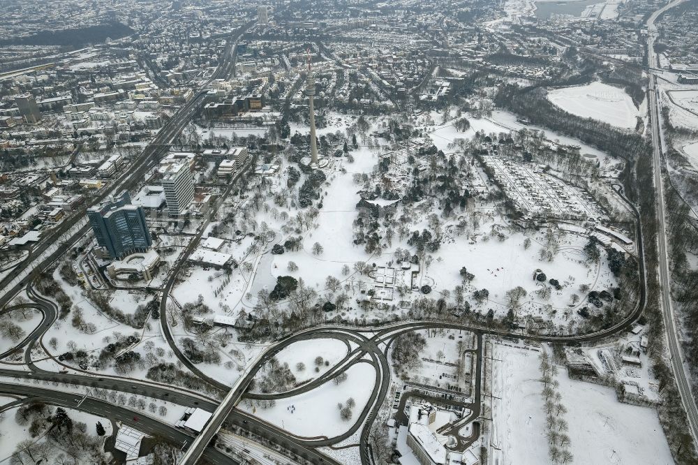 Dortmund aus der Vogelperspektive: Winter - Luftbild des Areales an der Ardeystraße zur Landesstraße L684 mit Brückenbauwerken in Dortmund im Bundesland Nordrhein-Westfalen