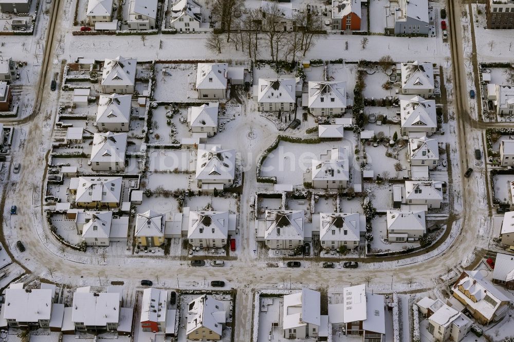 Luftaufnahme Dortmund - Winter - Luftbild vom mit Schnee bedecktem Gelände des Wohngebietes am Florenzer Weg im Stadtteil Stadtkrone Ost in Dortmund im Bundesland Nordrhein-Westfalen