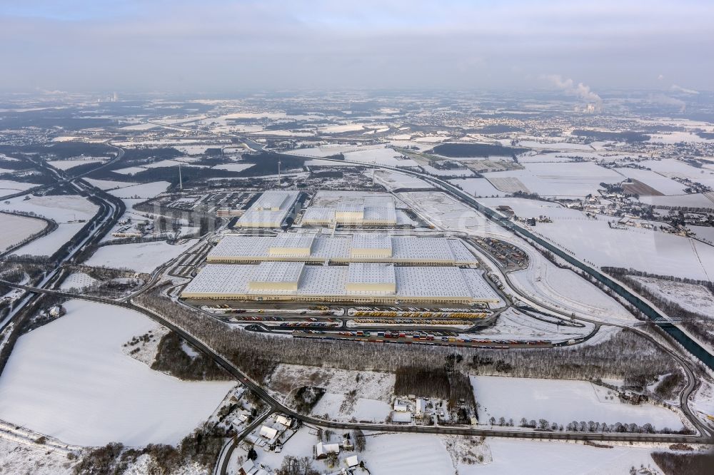 Luftaufnahme Dortmund - Winter - Luftbild der mit Schnee bedeckten Europazentrale des Logistikzentrums von IKEA im Stadtteil Ellinghausen von Dortmund im Bundesland Nordrhein-Westfalen