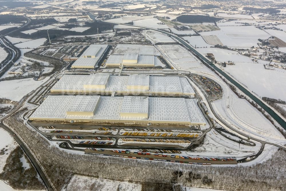 Dortmund aus der Vogelperspektive: Winter - Luftbild der mit Schnee bedeckten Europazentrale des Logistikzentrums von IKEA im Stadtteil Ellinghausen von Dortmund im Bundesland Nordrhein-Westfalen