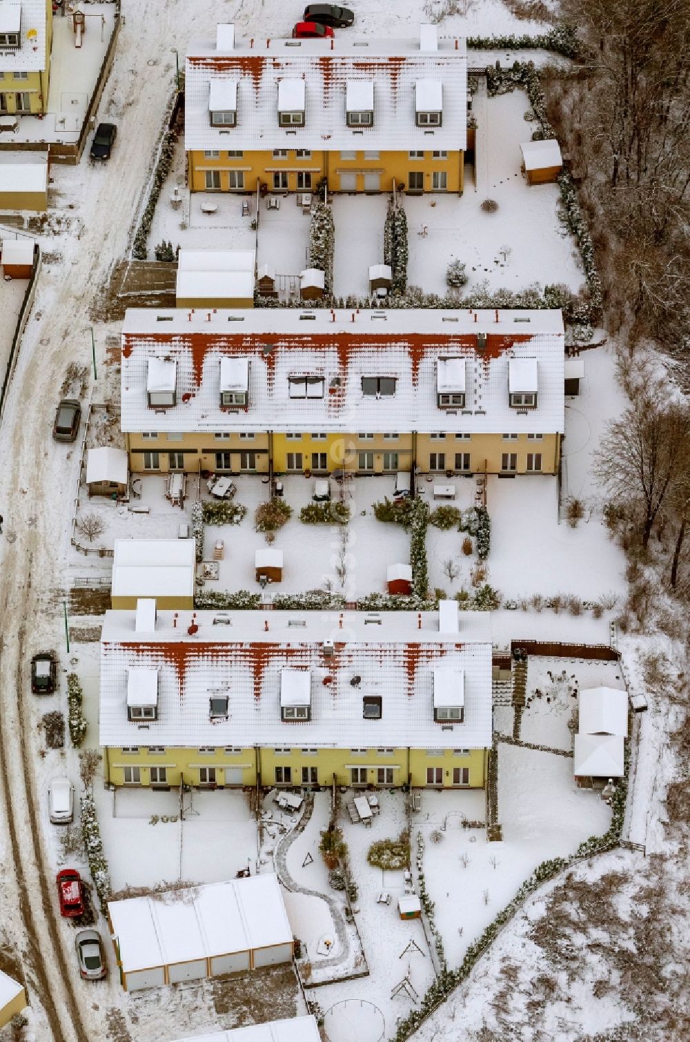 Velbert aus der Vogelperspektive: Winter- Stadtansicht der Reihen - Wohnhäuser - Siedlung Zum Kannenbach in Velbert im Ruhrgebiet in Bundesland Nordrhein-Westfalen NRW