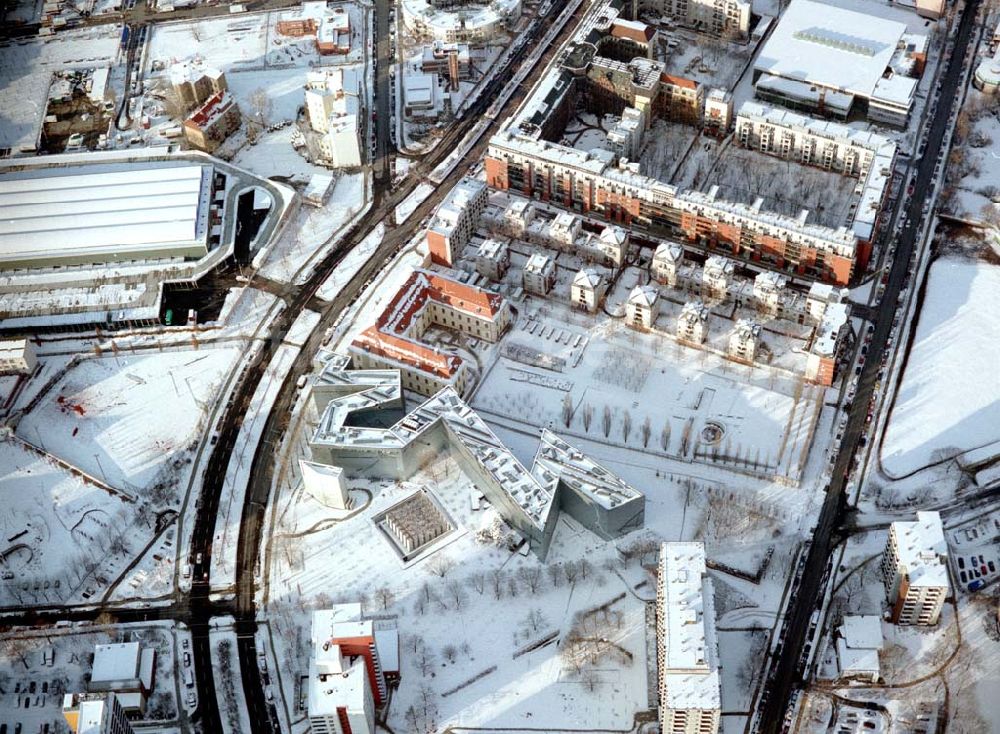 Berlin - Kreuzberg aus der Vogelperspektive: Winteransicht vom fertigen Neubau des Jüdischen Museums an der Lindenstraße in Berlin - Kreuzberg.