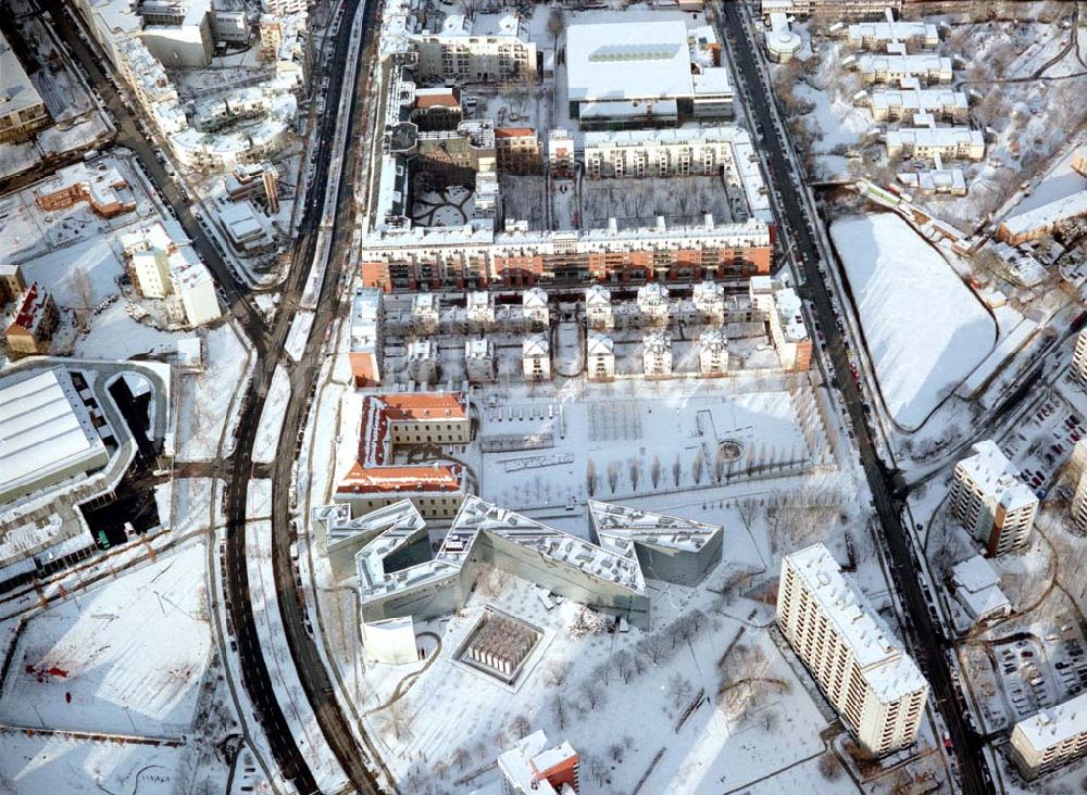 Luftbild Berlin - Kreuzberg - Winteransicht vom fertigen Neubau des Jüdischen Museums an der Lindenstraße in Berlin - Kreuzberg.