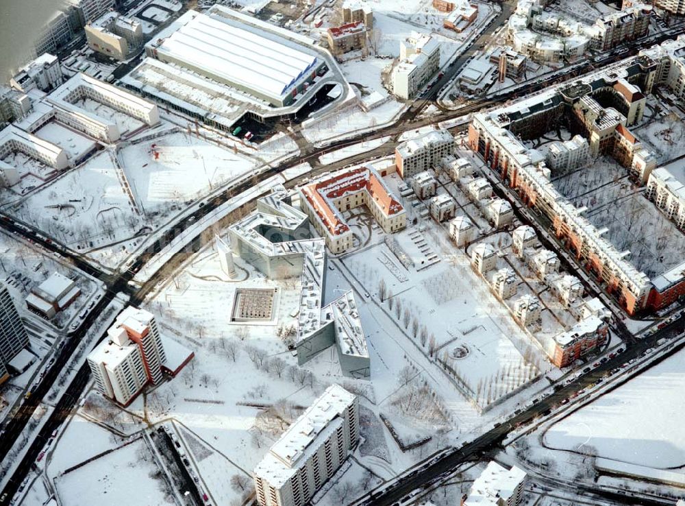 Berlin - Kreuzberg aus der Vogelperspektive: Winteransicht vom fertigen Neubau des Jüdischen Museums an der Lindenstraße in Berlin - Kreuzberg.