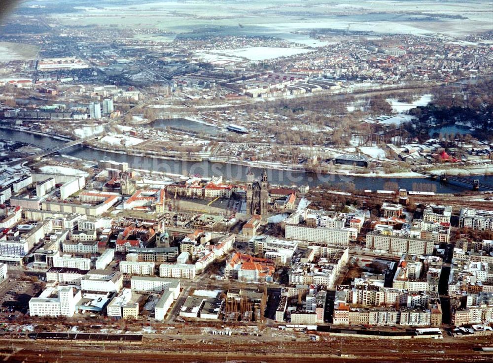 Magdeburg von oben - Winteransicht vom Magdeburger Stadtzentrum.