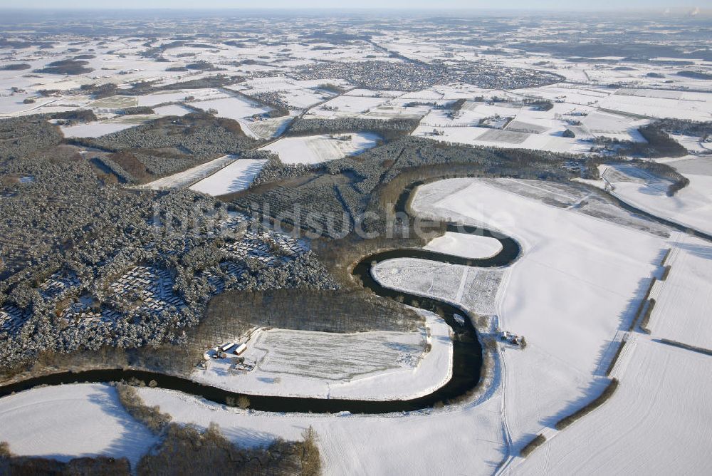 Olfen aus der Vogelperspektive: Winterlandschaft vom Areal des Freizeitpark Gut Eversum an der Lippe in Olfen