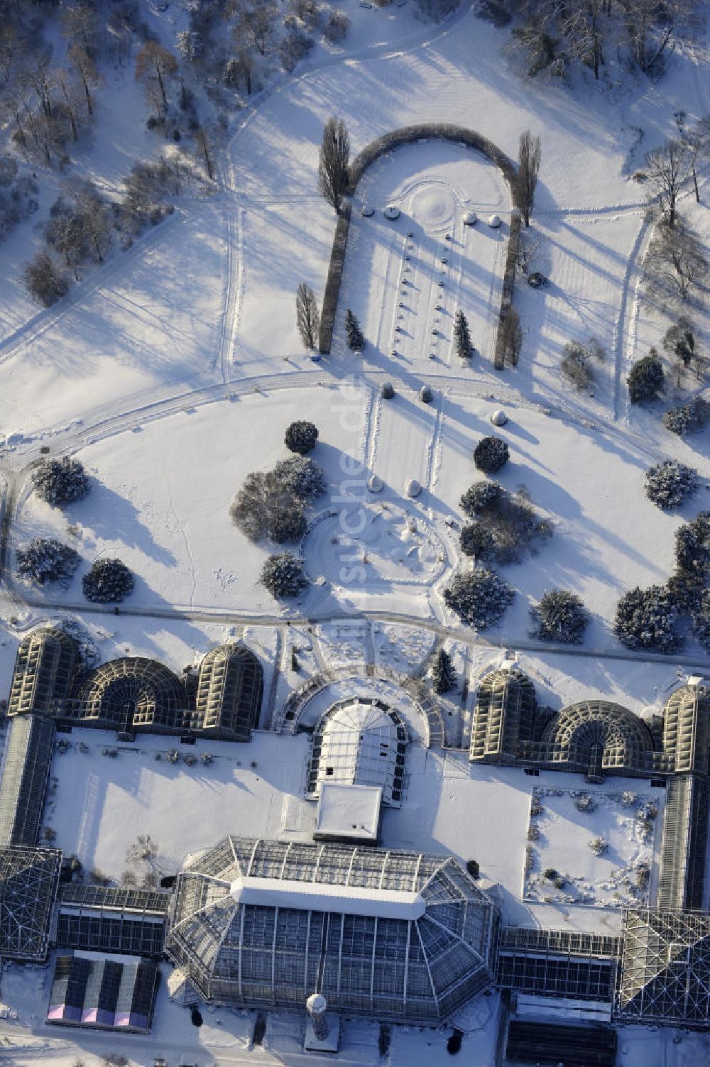 Berlin von oben - Winterlandschaft des Botanischen Garten Berlin-Dahlem.