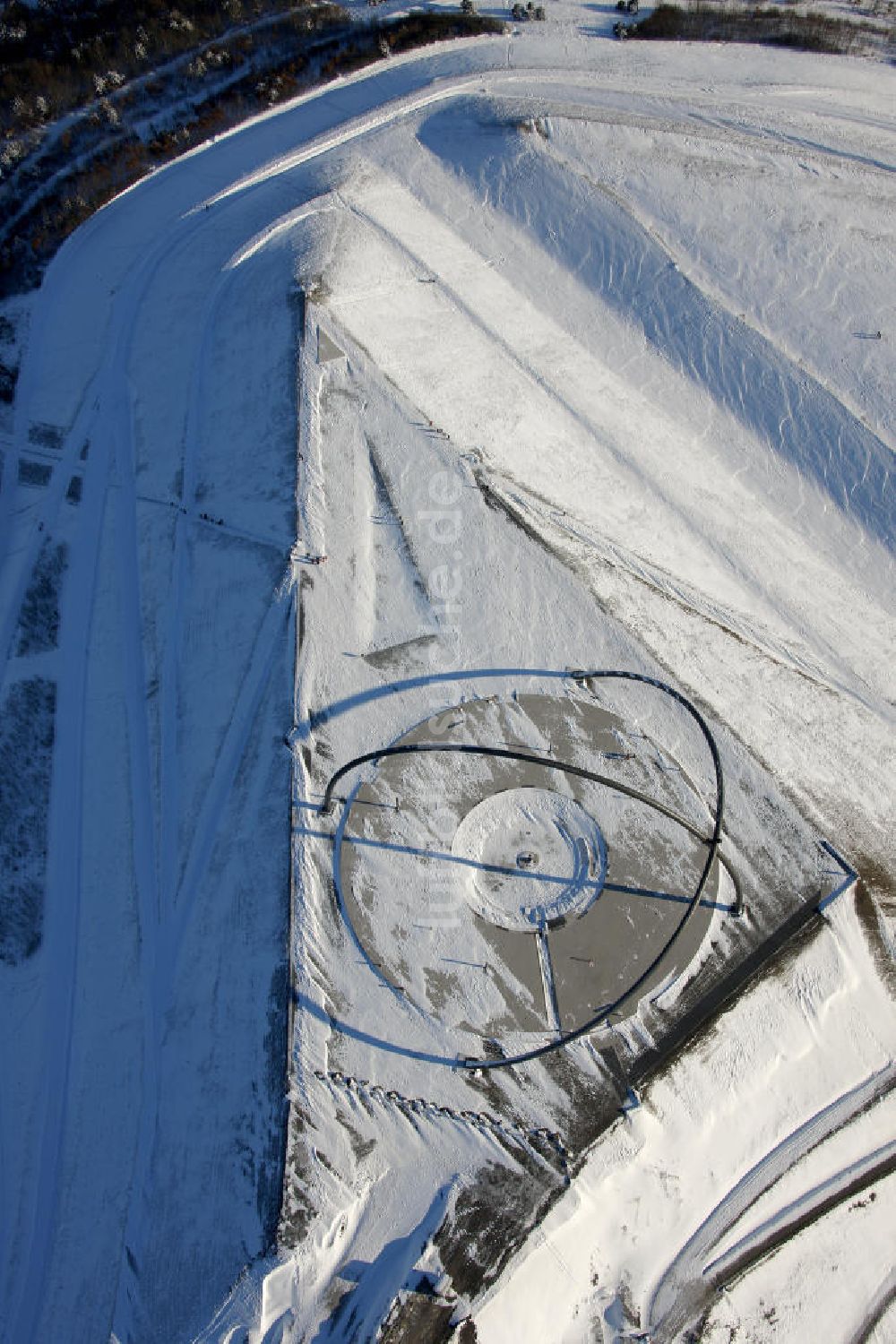 Herten aus der Vogelperspektive: Winterlandschaft vom Landschaftspark der Emscherbruch Halde bei Herten