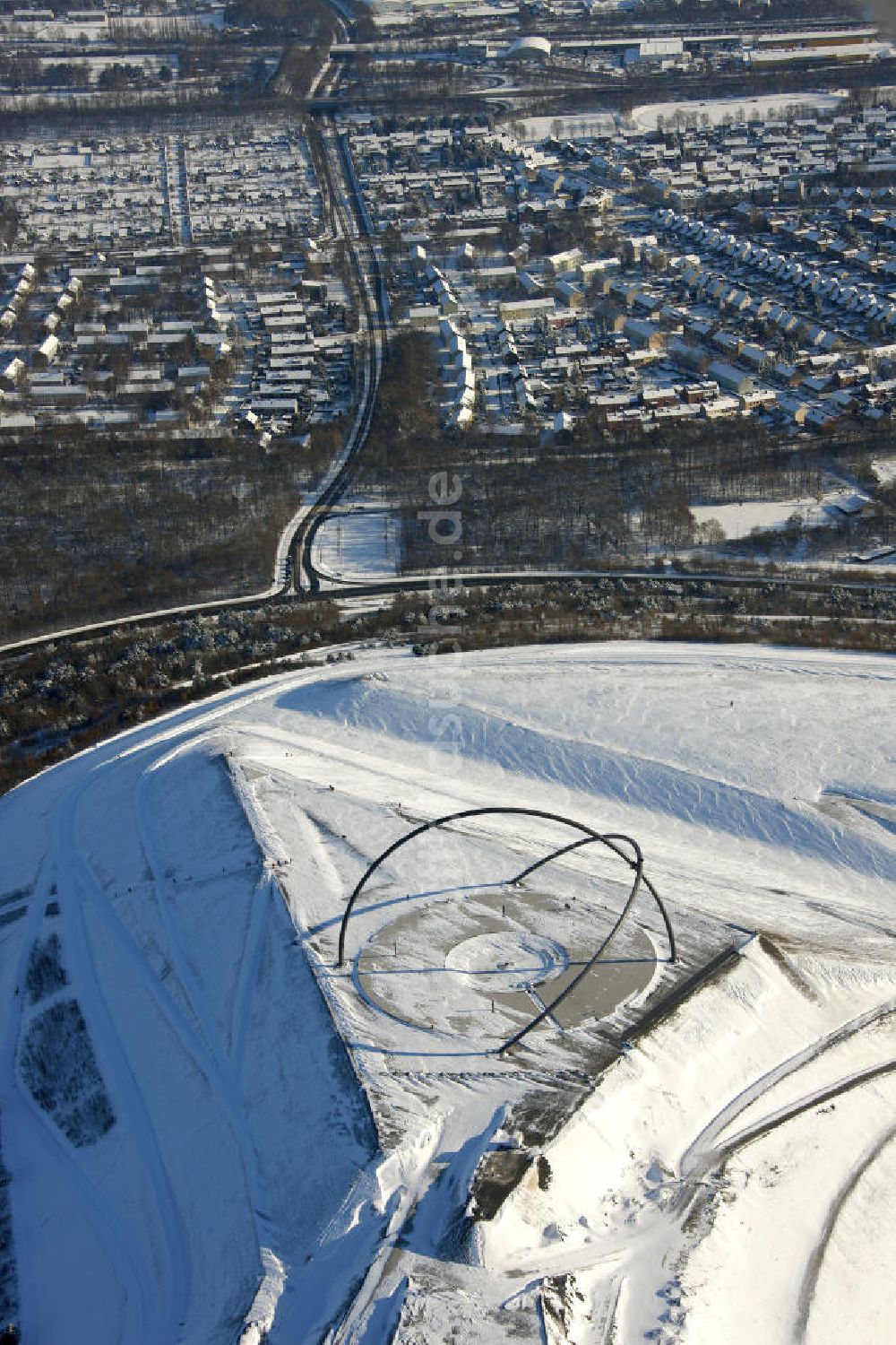 Luftbild Herten - Winterlandschaft vom Landschaftspark der Emscherbruch Halde bei Herten