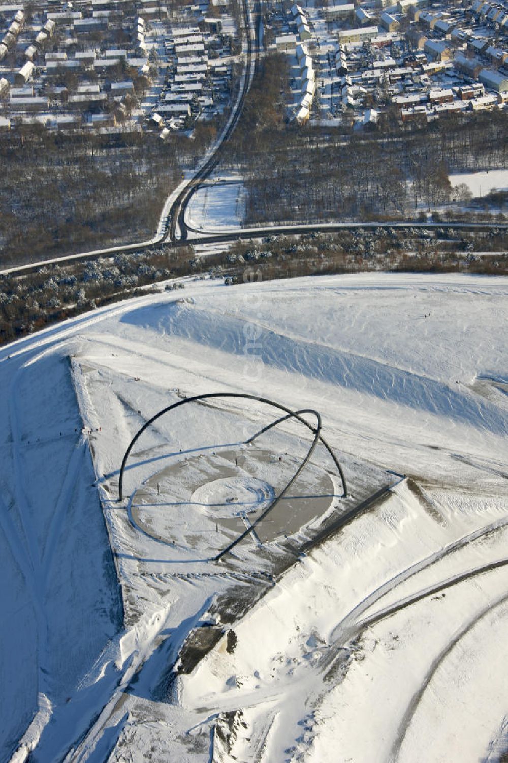 Luftaufnahme Herten - Winterlandschaft vom Landschaftspark der Emscherbruch Halde bei Herten