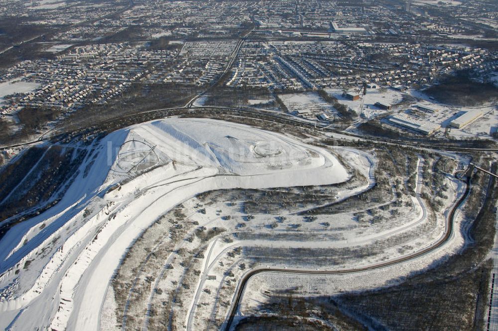 Herten aus der Vogelperspektive: Winterlandschaft vom Landschaftspark der Emscherbruch Halde bei Herten