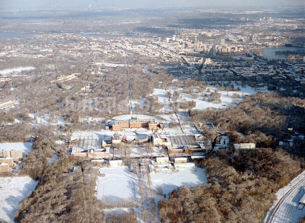 Luftaufnahme Potsdam - Winterlandschaft am Neuen Palais