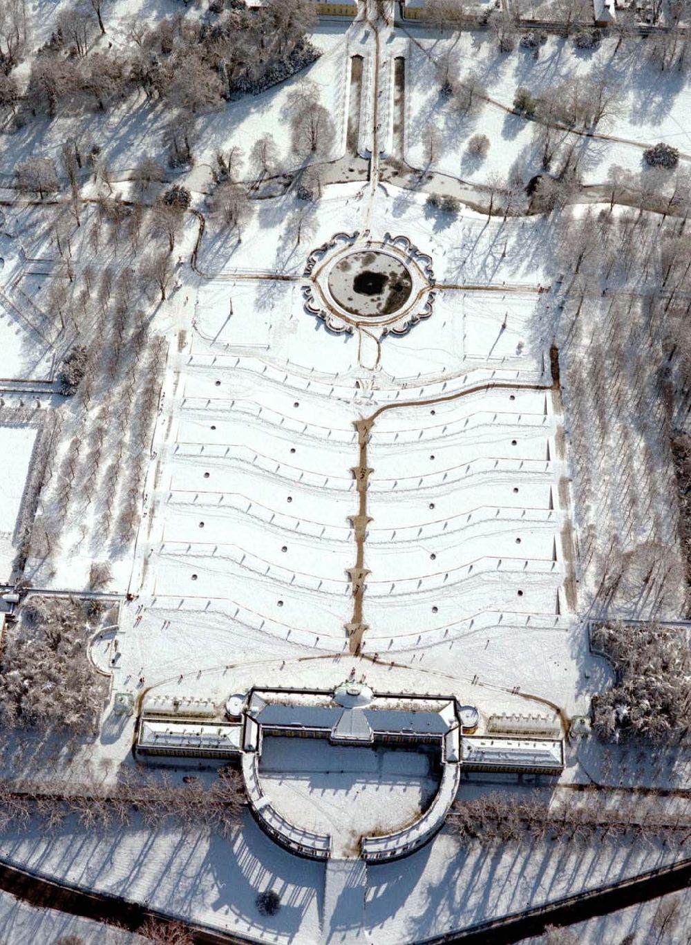 Luftbild Potsdam - Winterlandschaft am Schloß Sanssouci