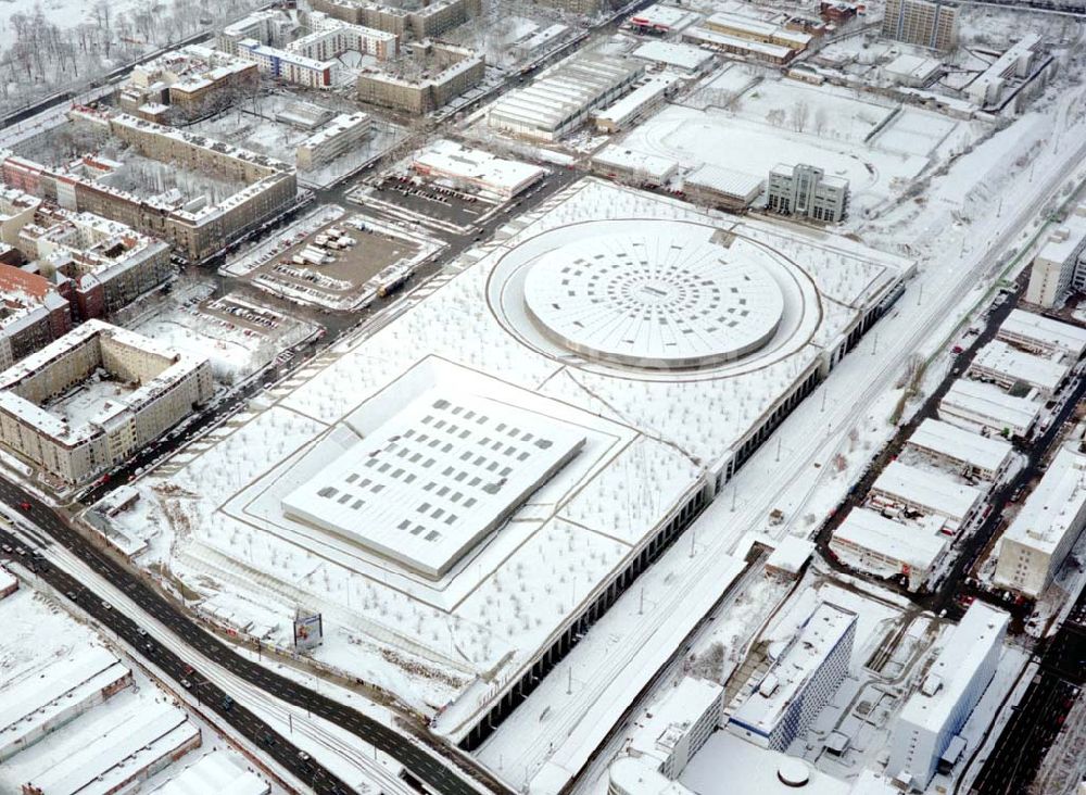 Berlin-Friedrichshain aus der Vogelperspektive: Winterlandschaft am Velodrom