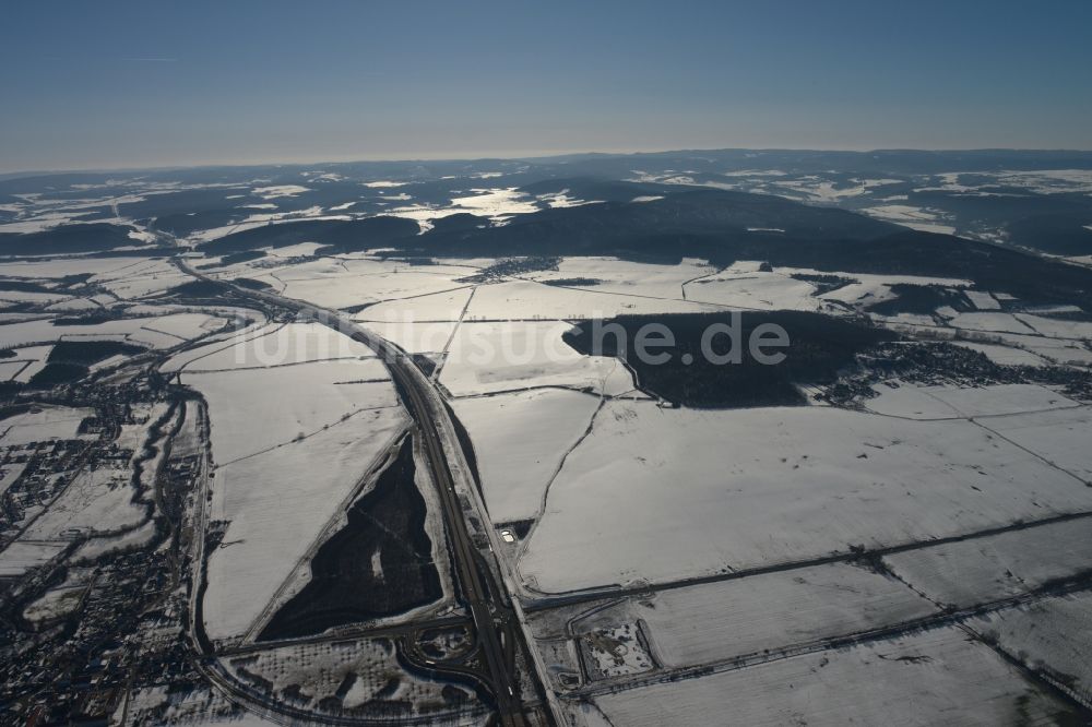 Luftbild Arnstadt - Winterlich Landschaft am Stadtrand von Arnstadt im Bundesland Thüringen