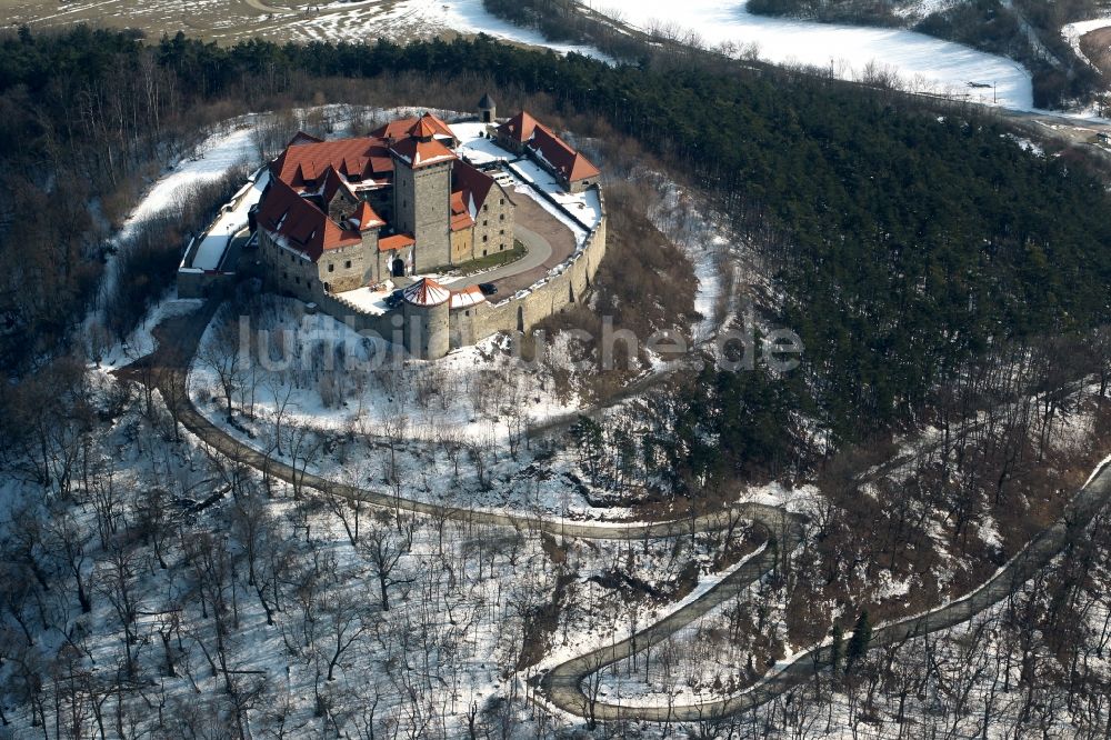 Luftbild Wachsenburg - Winterlich mit Schnee bedeckte Burg der Veste Wachsenburg im Bundesland Thüringen