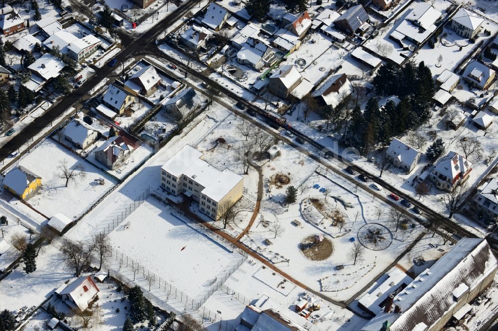 Berlin Kaulsdorf von oben - Winterlich mit Schnee bedeckte Einfamilienhaus- Siedlung in Berlin- Kaulsdorf