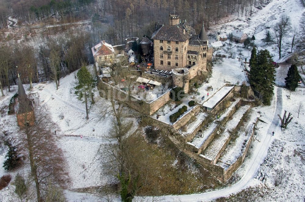 Luftbild Witzenhausen - Winterlich mit Schnee bedecktes Schloss Berlepsch bei Witzenhausen in Hessen