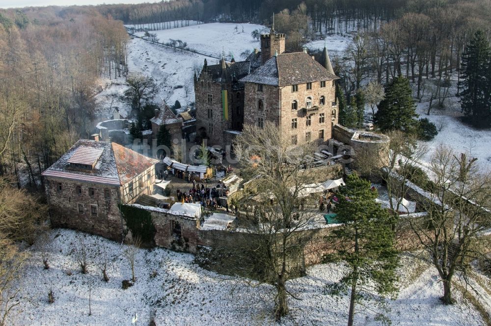 Witzenhausen von oben - Winterlich mit Schnee bedecktes Schloss Berlepsch bei Witzenhausen in Hessen