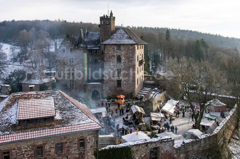 Witzenhausen aus der Vogelperspektive: Winterlich mit Schnee bedecktes Schloss Berlepsch bei Witzenhausen in Hessen