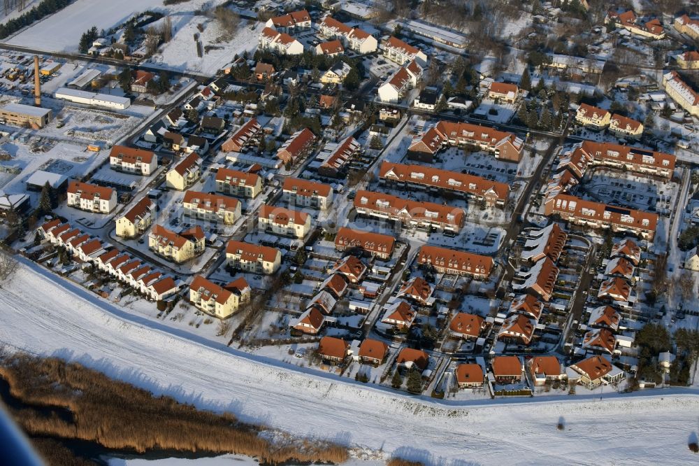 Gerwisch aus der Vogelperspektive: Winterlich schneebedeckte Dorf - Ansicht in Gerwisch im Bundesland Sachsen-Anhalt