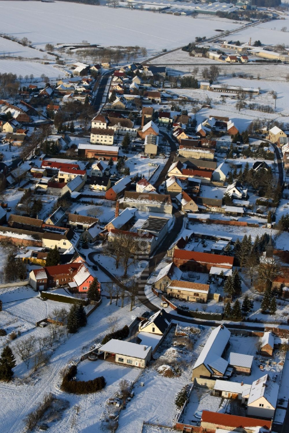 Luftbild Genthin - Winterlich schneebedeckte Dorf - Ansicht in Gladau im Bundesland Sachsen-Anhalt