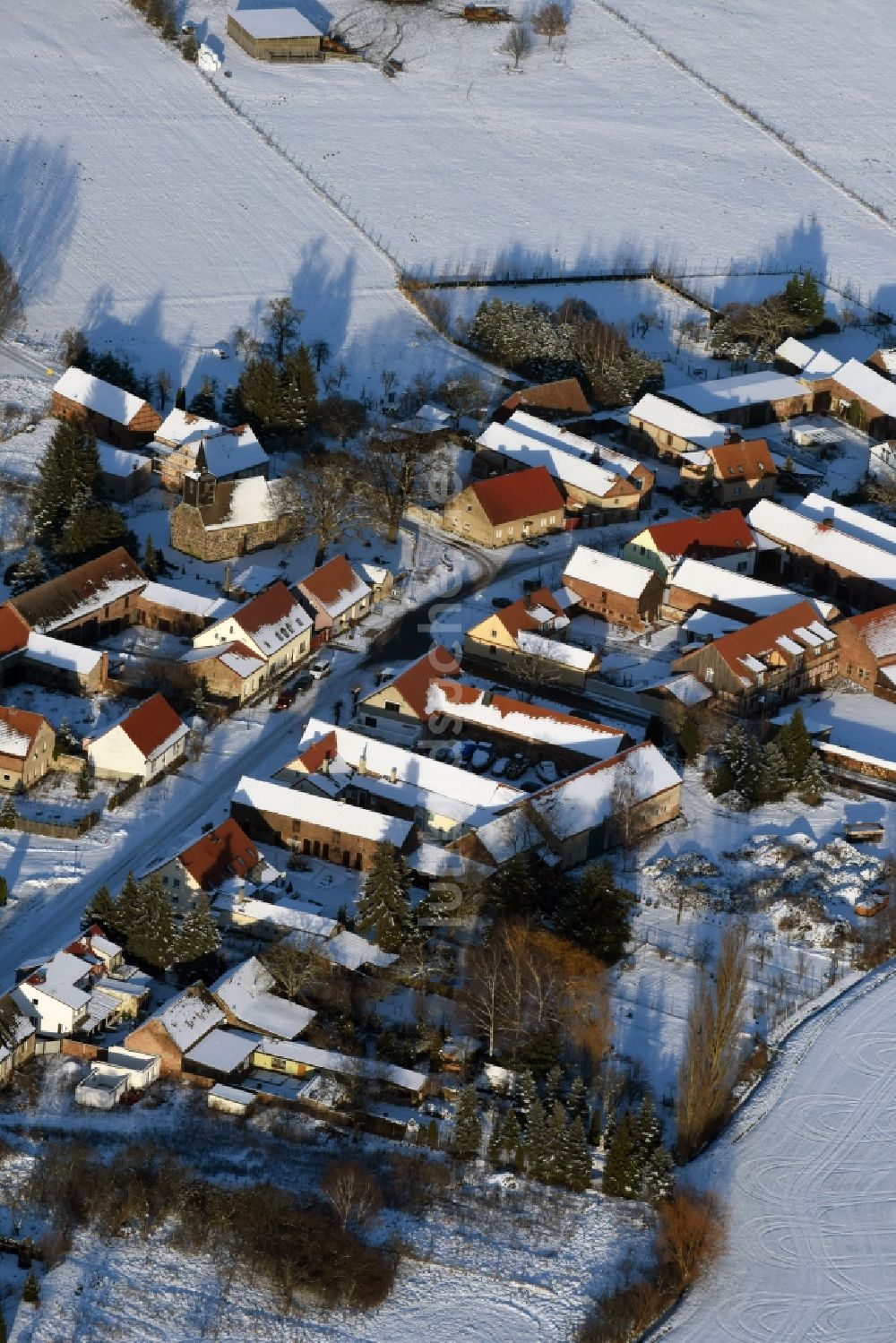 Luftbild Gollwitz - Winterlich schneebedeckte Dorf - Ansicht in Gollwitz im Bundesland Brandenburg