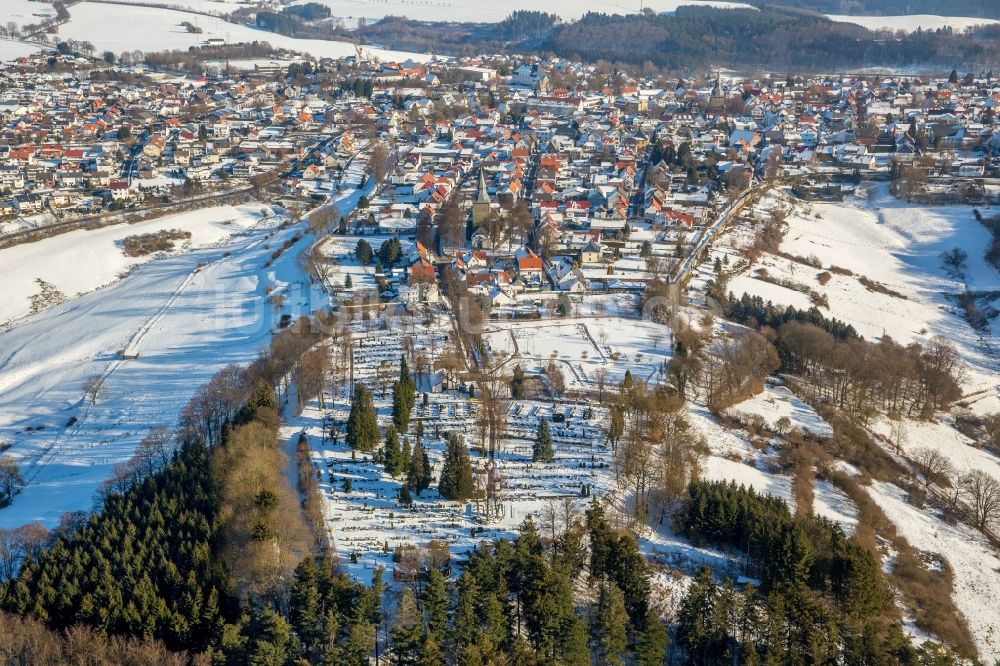 Luftbild Rüthen - Winterlich schneebedeckte Ortsansicht in Rüthen im Bundesland Nordrhein-Westfalen