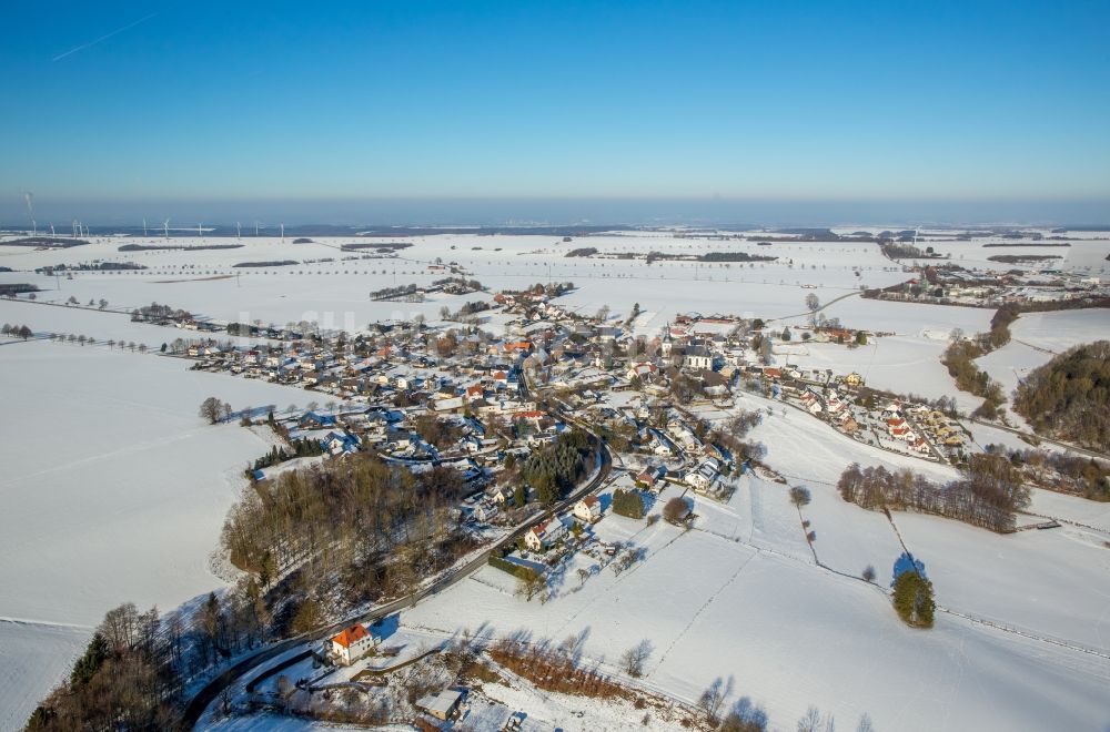 Luftaufnahme Rüthen - Winterlich schneebedeckte Ortsansicht in Rüthen im Bundesland Nordrhein-Westfalen