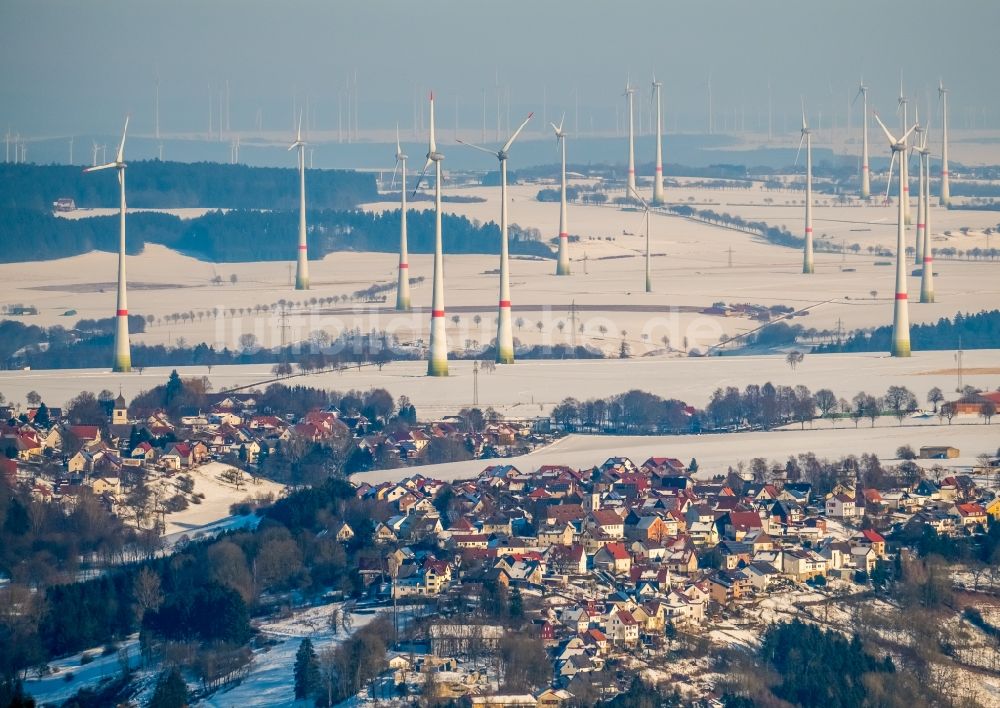 Rüthen von oben - Winterlich schneebedeckte Ortsansicht in Rüthen im Bundesland Nordrhein-Westfalen