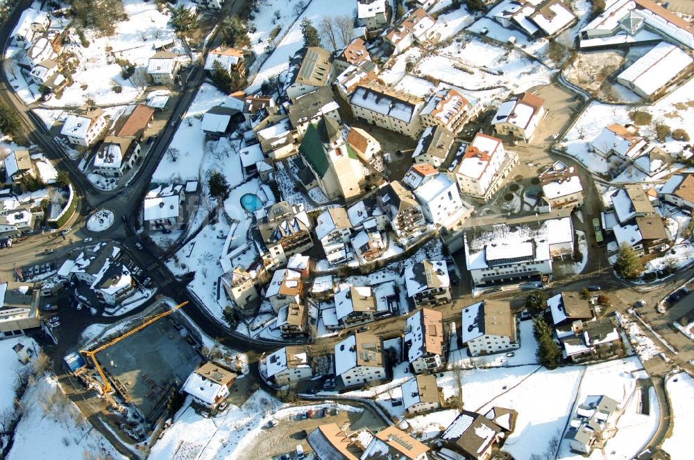 Völs am Schlern - Fié allo Sciliar von oben - Winterlich schneebedeckte Ortsansicht in Völs am Schlern - Fié allo Sciliar in Trentino-Alto Adige, Italien