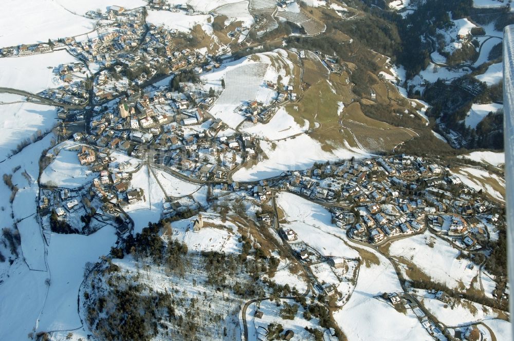 Völs am Schlern - Fié allo Sciliar von oben - Winterlich schneebedeckte Ortsansicht in Völs am Schlern - Fié allo Sciliar in Trentino-Alto Adige, Italien