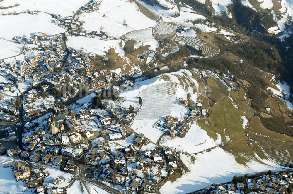 Luftaufnahme Völs am Schlern - Fié allo Sciliar - Winterlich schneebedeckte Ortsansicht in Völs am Schlern - Fié allo Sciliar in Trentino-Alto Adige, Italien