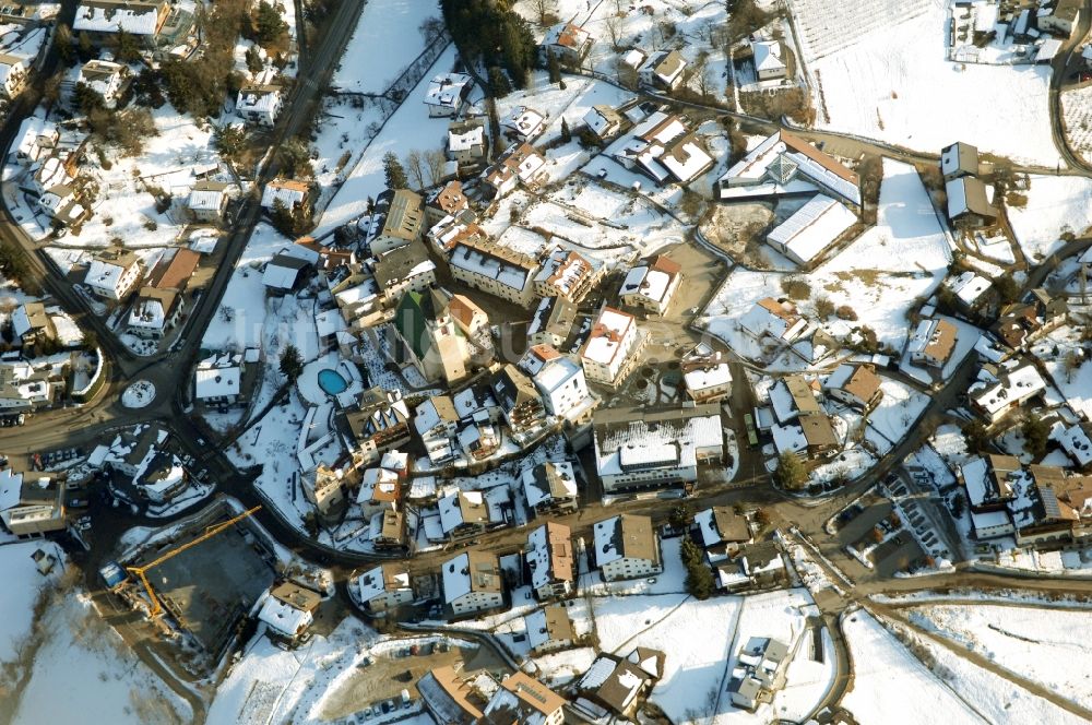 Luftbild Völs am Schlern - Fié allo Sciliar - Winterlich schneebedeckte Ortsansicht in Völs am Schlern - Fié allo Sciliar in Trentino-Alto Adige, Italien