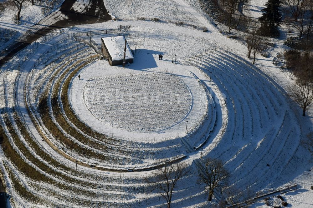 Luftbild Brandenburg an der Havel - Winterlich schneebedeckte Wasserwerk - Hochspeicher Anlage in Brandenburg an der Havel im Bundesland Brandenburg