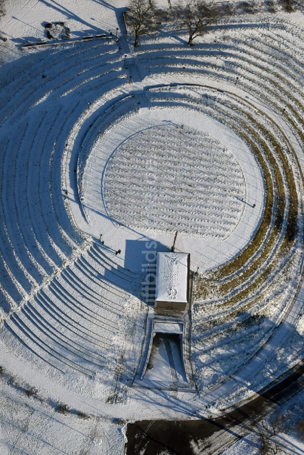 Brandenburg an der Havel von oben - Winterlich schneebedeckte Wasserwerk - Hochspeicher Anlage in Brandenburg an der Havel im Bundesland Brandenburg