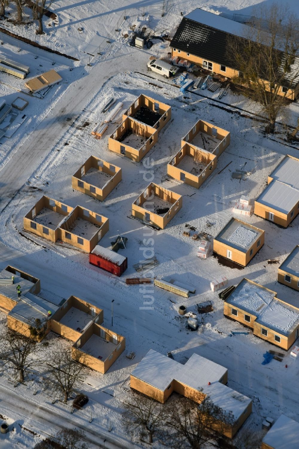 Magdeburg aus der Vogelperspektive: Winterlich schneebedeckter Neubau einer Zentralen Erstaufnahmestelle (Zast) für Flüchtlinge an der Breitscheidstraße in Magdeburg im Bundesland Sachsen-Anhalt