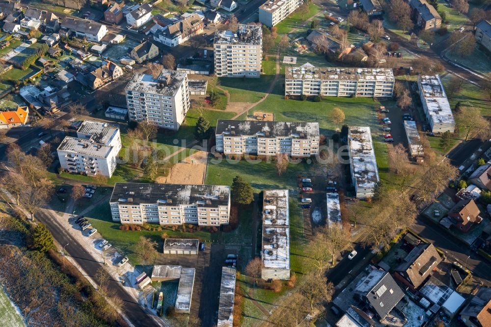 Luftbild Hamm - Winterlich schneebedecktes Wohngebiet einer Mehrfamilienhaussiedlung am Rudolf-Salchow-Weg im Stadtteil Bockum-Hövel in Hamm im Bundesland Nordrhein-Westfalen