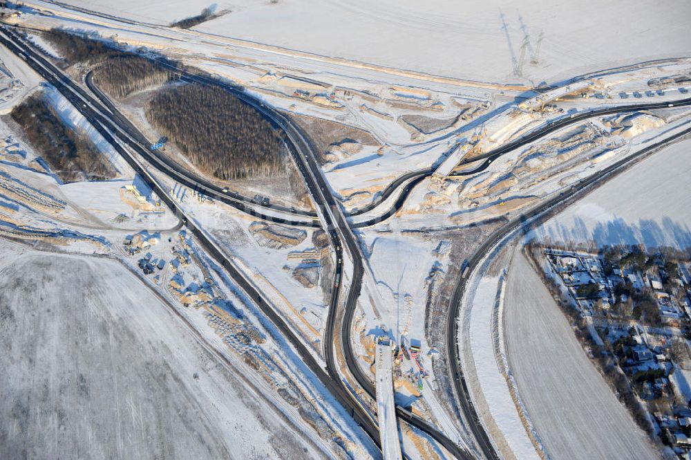 Luftbild SCHWANEBECK - Winterlich verschneite Baustelle Autobahndreieck / interchange Schwanebeck, auch Autobahndreieck Kreuz Barnim genannt