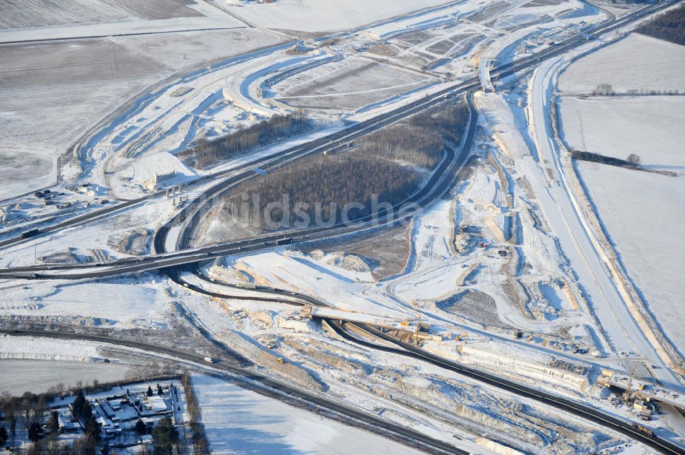 Luftaufnahme SCHWANEBECK - Winterlich verschneite Baustelle Autobahndreieck / interchange Schwanebeck, auch Autobahndreieck Kreuz Barnim genannt