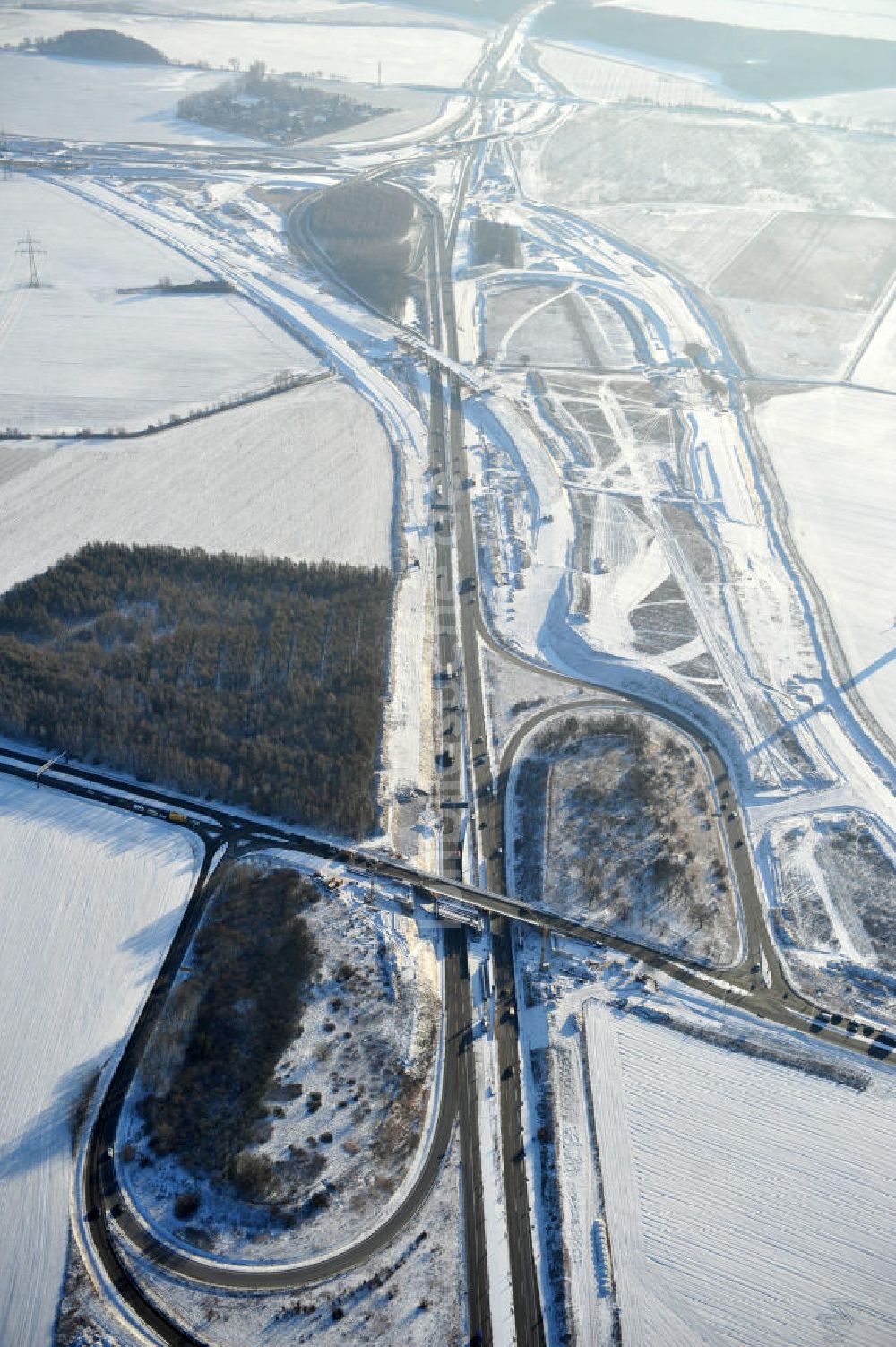 Luftbild SCHWANEBECK - Winterlich verschneite Baustelle Autobahndreieck / interchange Schwanebeck, auch Autobahndreieck Kreuz Barnim genannt