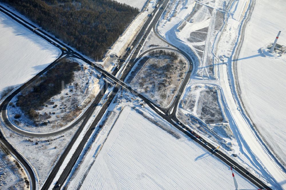 Luftaufnahme SCHWANEBECK - Winterlich verschneite Baustelle Autobahndreieck / interchange Schwanebeck, auch Autobahndreieck Kreuz Barnim genannt