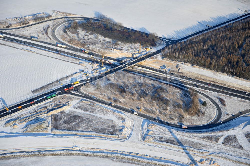 Luftbild SCHWANEBECK - Winterlich verschneite Baustelle Autobahndreieck / interchange Schwanebeck, auch Autobahndreieck Kreuz Barnim genannt