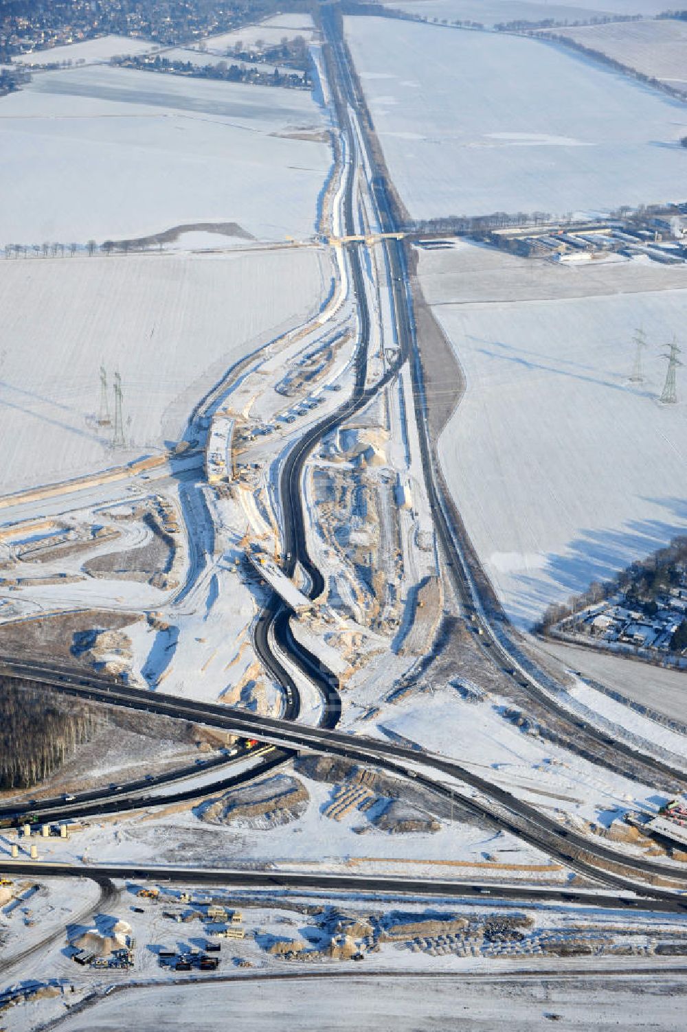 Luftbild SCHWANEBECK - Winterlich verschneite Baustelle Autobahndreieck / interchange Schwanebeck, auch Autobahndreieck Kreuz Barnim genannt