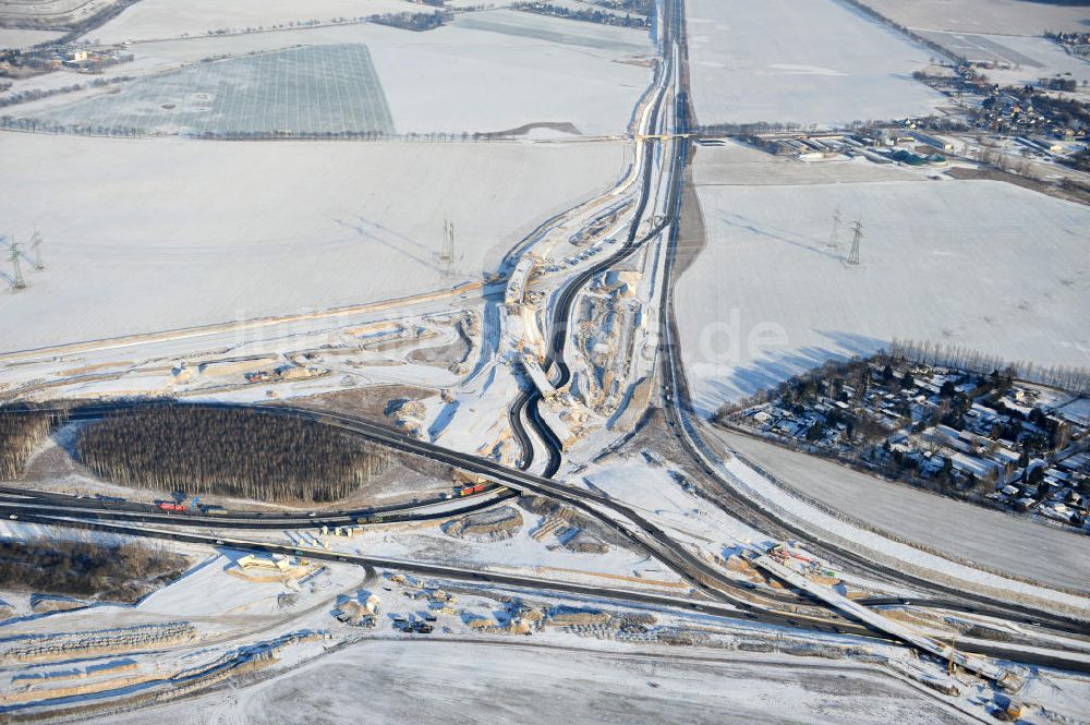 Luftaufnahme SCHWANEBECK - Winterlich verschneite Baustelle Autobahndreieck / interchange Schwanebeck, auch Autobahndreieck Kreuz Barnim genannt