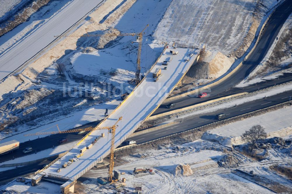 SCHWANEBECK aus der Vogelperspektive: Winterlich verschneite Baustelle Autobahndreieck / interchange Schwanebeck, auch Autobahndreieck Kreuz Barnim genannt